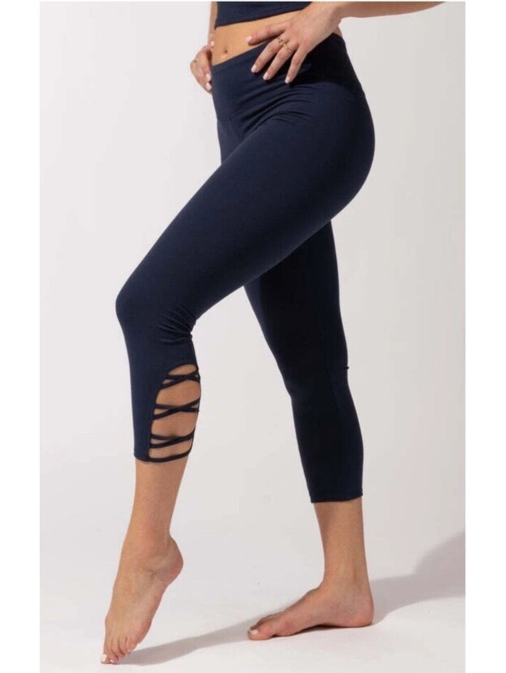 New Threads 4 Thought Women's Black Reactive Criss Cross Crop Legging XS